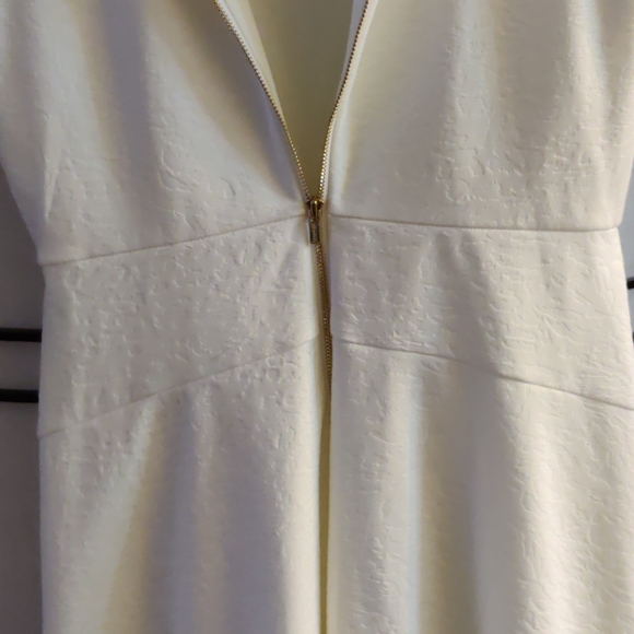 White Social Sheath Dress with white soft pattern - Picture 4 of 6